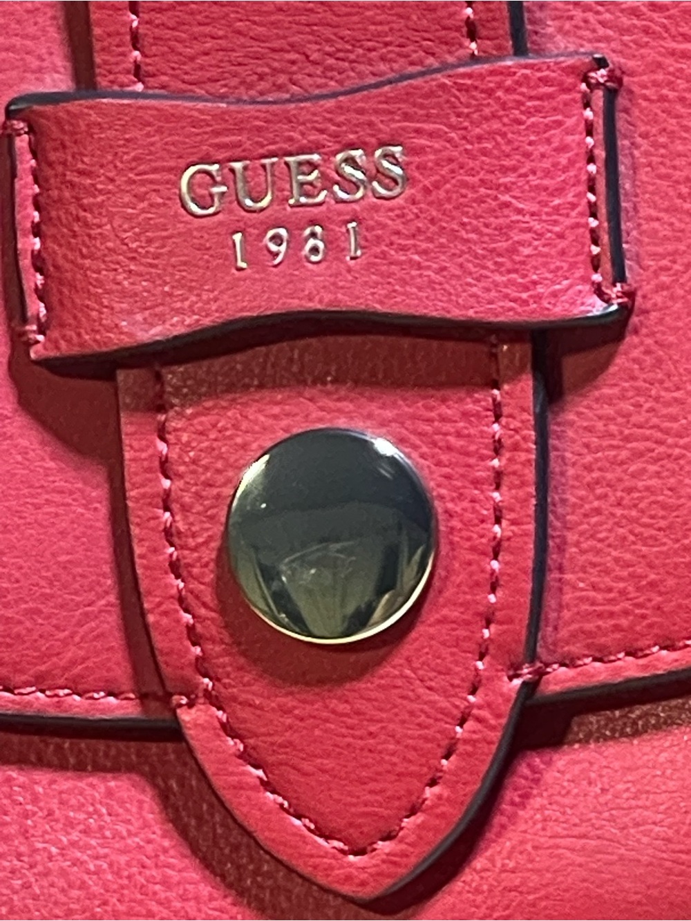 “Guess 1981” Cherry Red Saddle Flap Crossbody Bag / Pebbled Vegan Leather - Picture 5 of 13